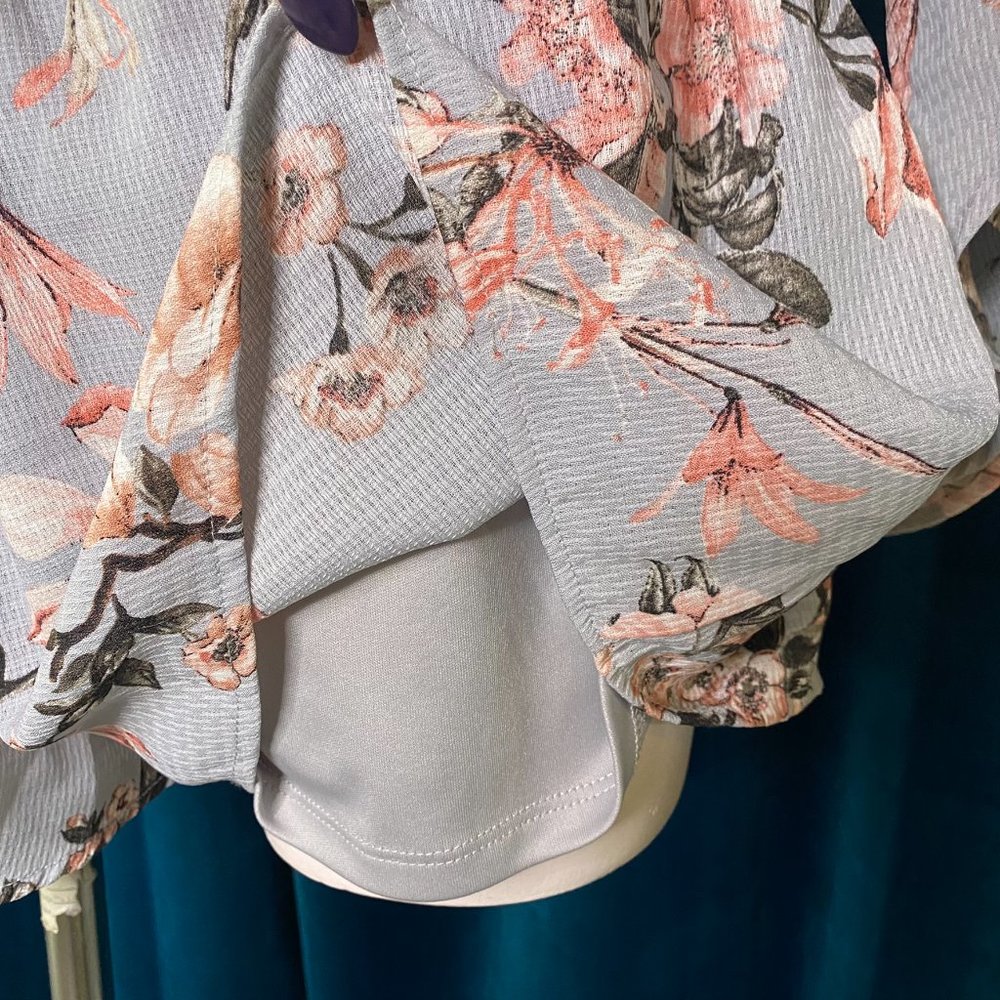 BLUSH Floral Print Keyhole Neck Romper - Picture 6 of 8